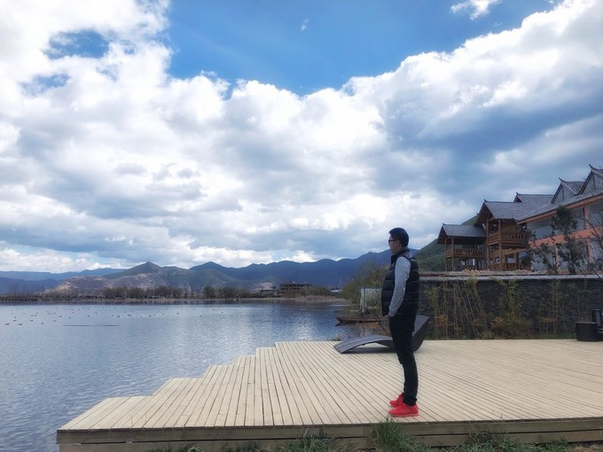 云南八日：看我家帅气小哥哥如何拍照？网友：花痴也要有限度