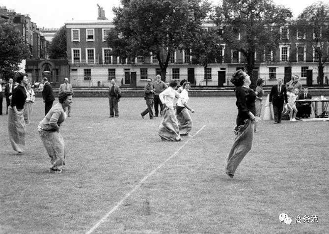 男人必须有一双马丁靴,男人必备的几双靴子