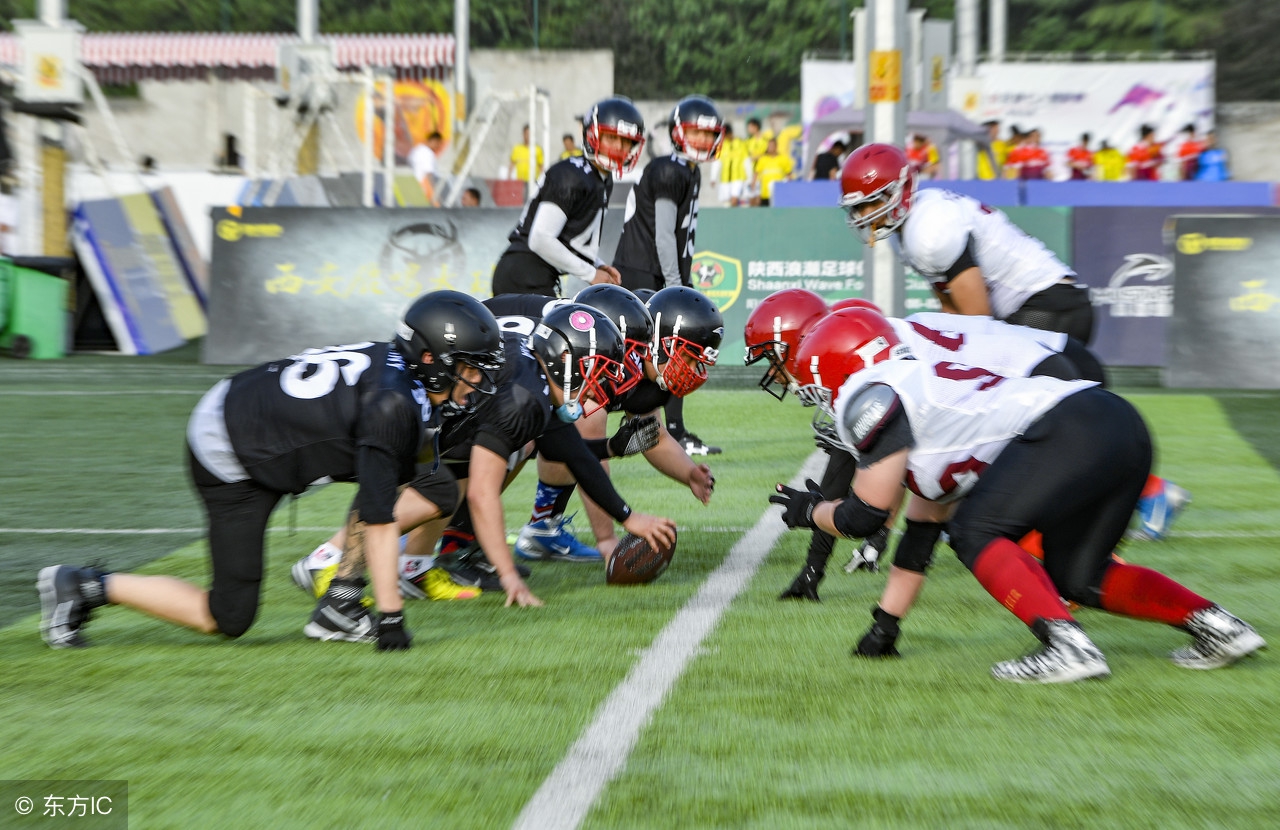 playfootball是打球还是踢球,在美国玩篮球