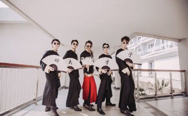 杨烁王黎雯亲吻,杨烁王黎雯接亲视频