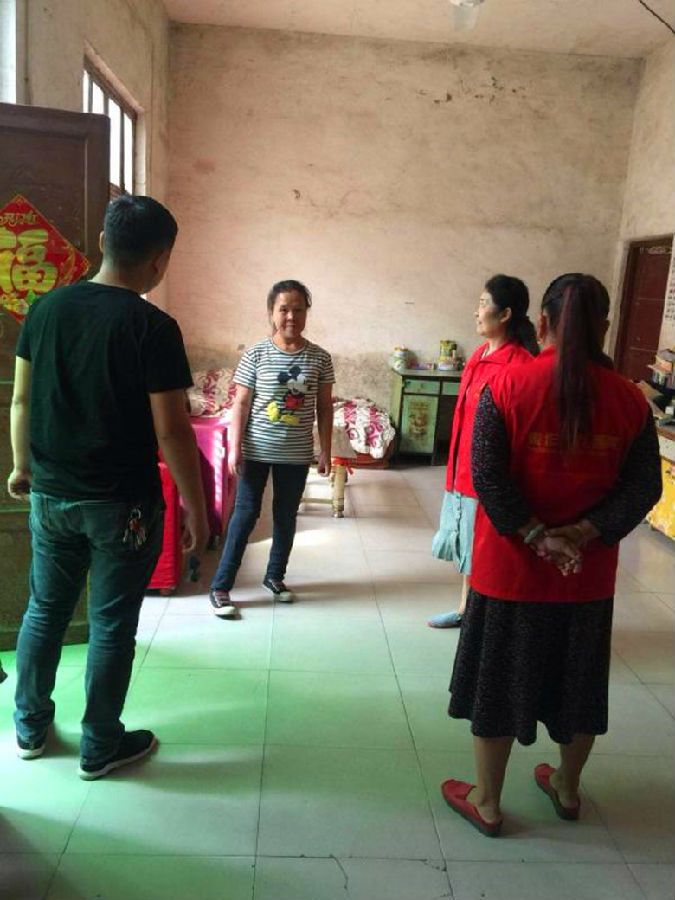 心系贫困户送清凉,情系贫困残疾人新年慰问暖人心