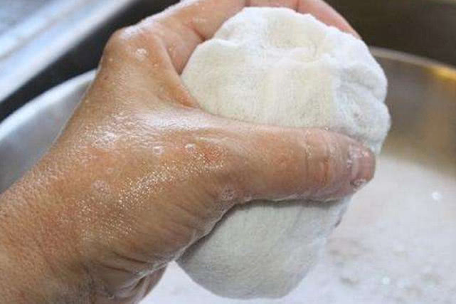 被黄蜂蛰了怎么办最有效的方法,被黄蜂蛰了肿了怎么办