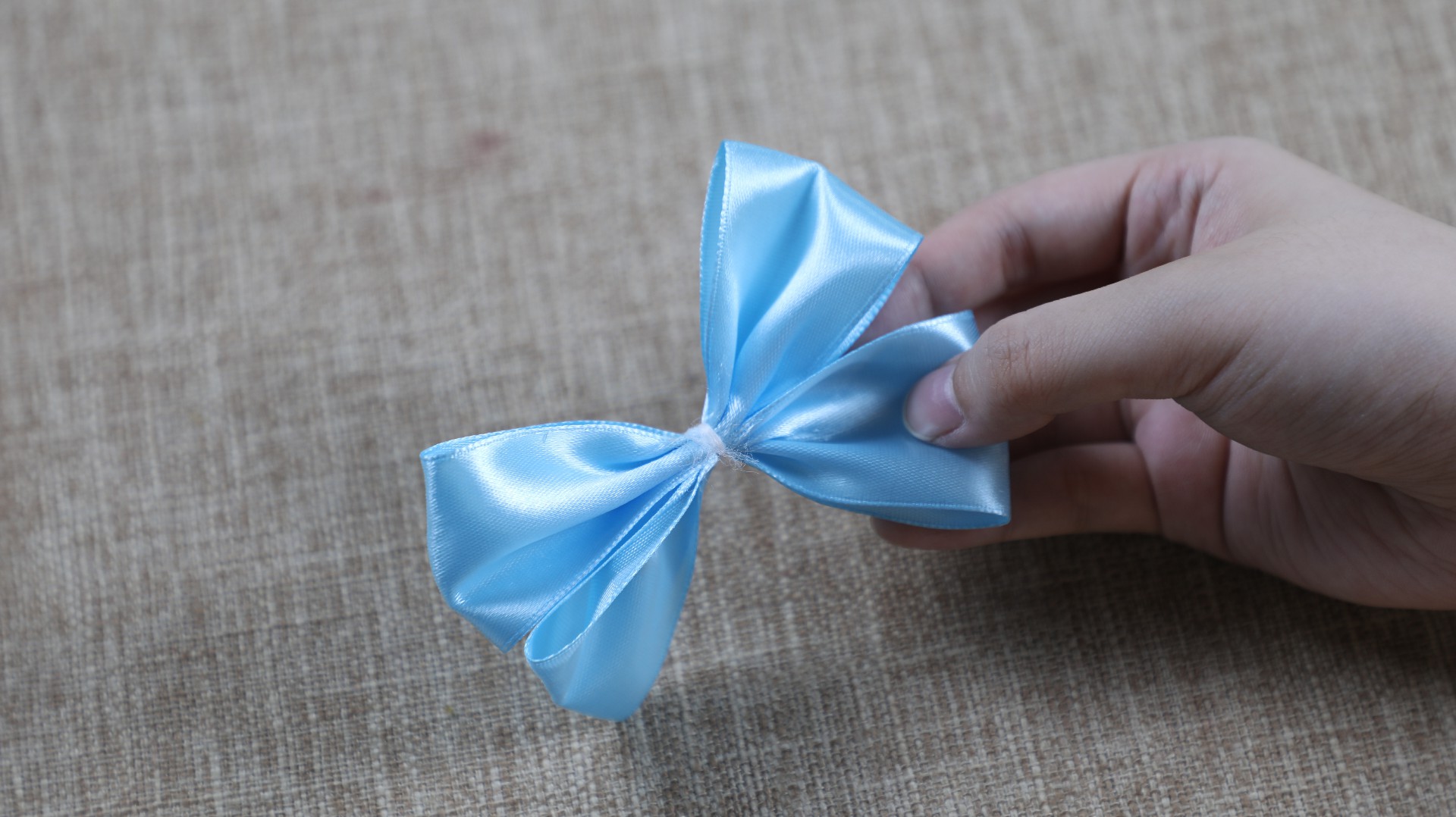 蝴蝶结多种系法总有一款适合你,蝴蝶结已经过时了这种系法更漂亮