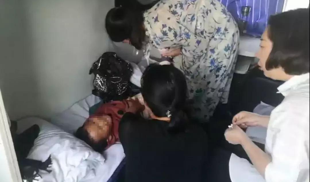 女童发高烧推拿部位,女童高烧抽搐