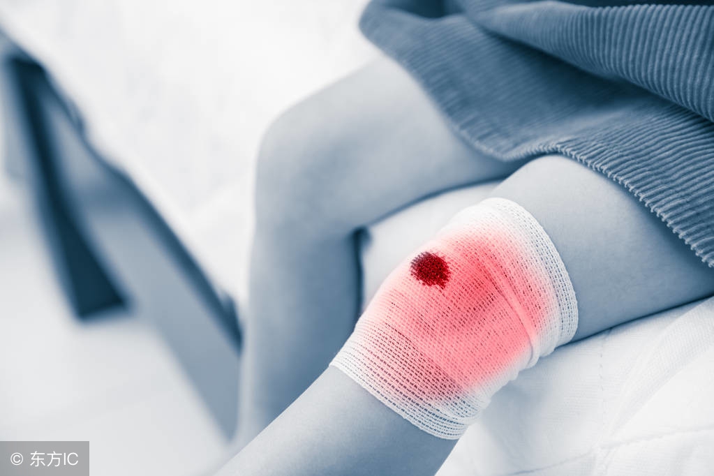 孩子不小心掉了一直流血要流几天,小孩不小心碰到嘴出血