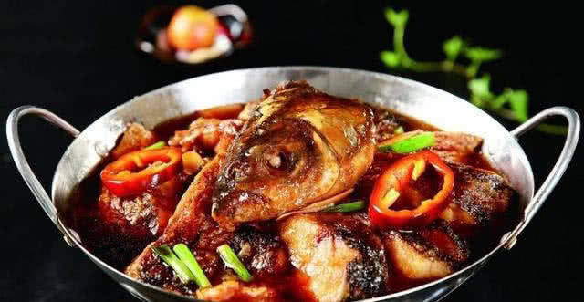 家庭炖鱼最简单的方法,这样炖鱼才是人间极品