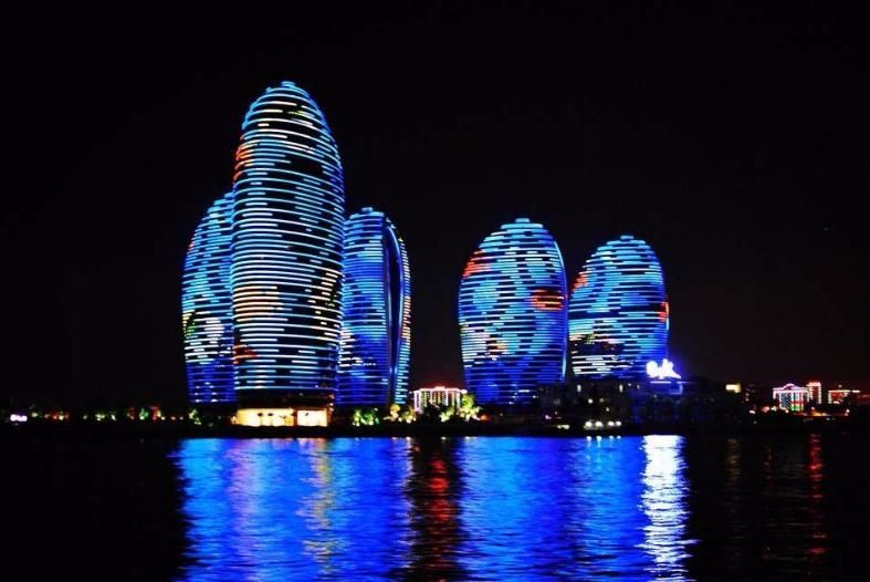 迪拜亚特兰蒂斯和三亚哪个好,三亚凤凰岛好玩吗