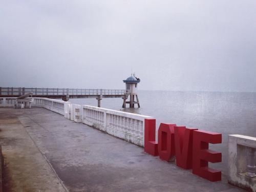 适合打卡一日游的海边,蓝天拥抱大海旅游攻略