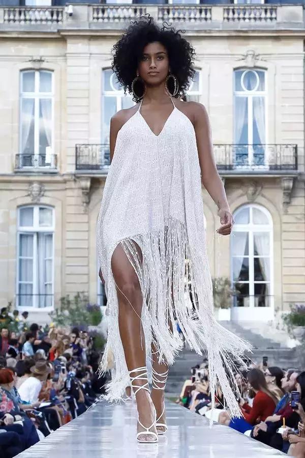 戚薇霸气走秀,唐嫣戚薇机场街拍大全