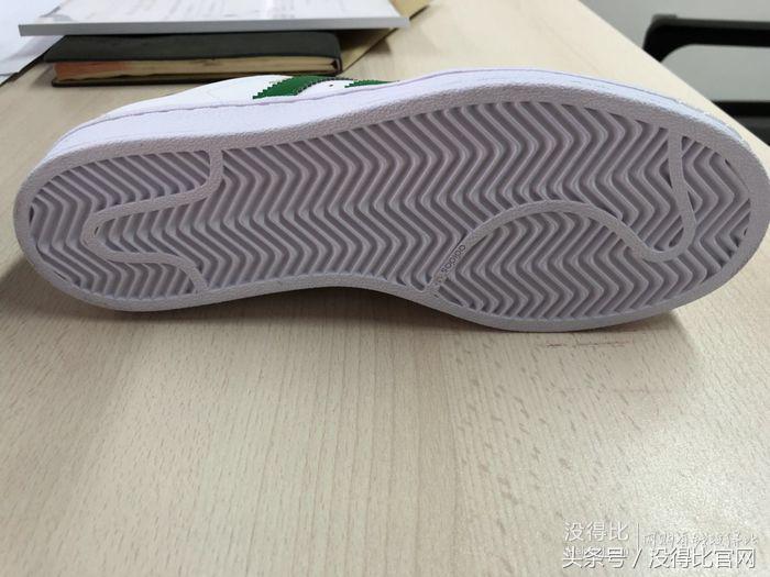 金标阿迪达斯贝壳头白绿,dunk白绿金标真假对比