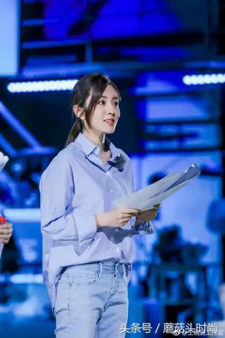 巴黎时装周玫瑰裙边,巴黎时装周玫瑰刺绣