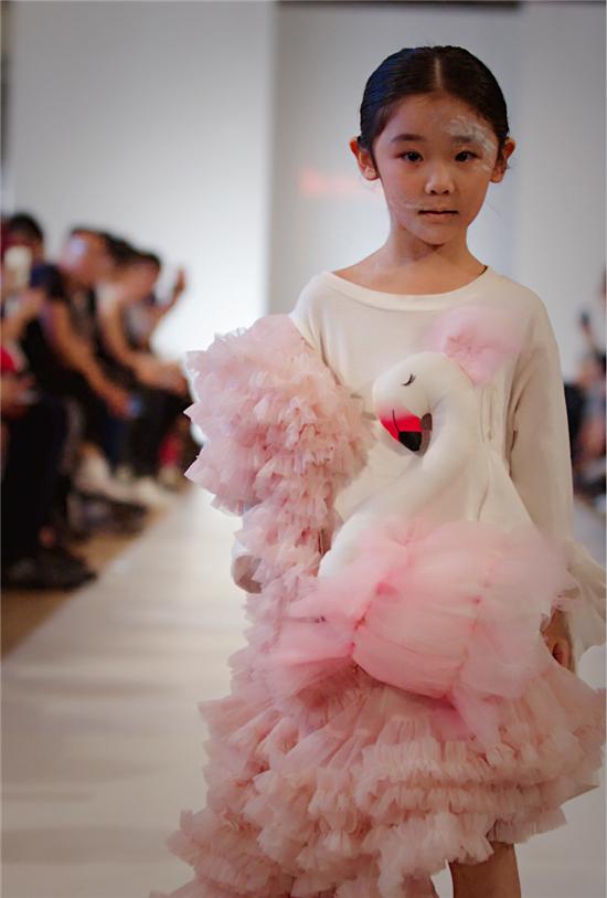 时尚潮牌TO BE THRILL*SAGA被巴黎时装周翻牌子