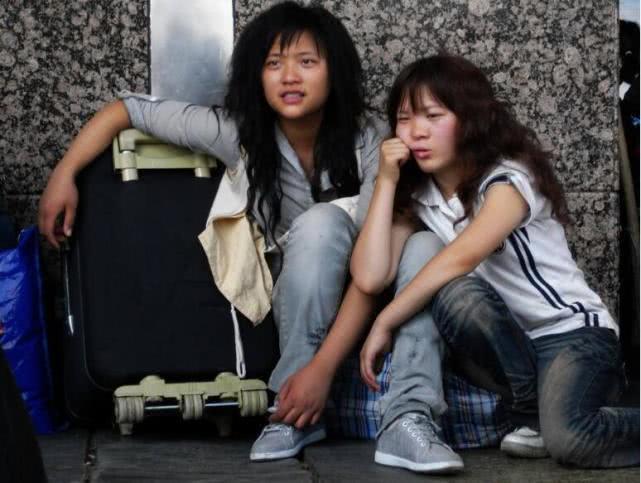 工厂打工妹一个月能赚多少,打工妹月薪一万