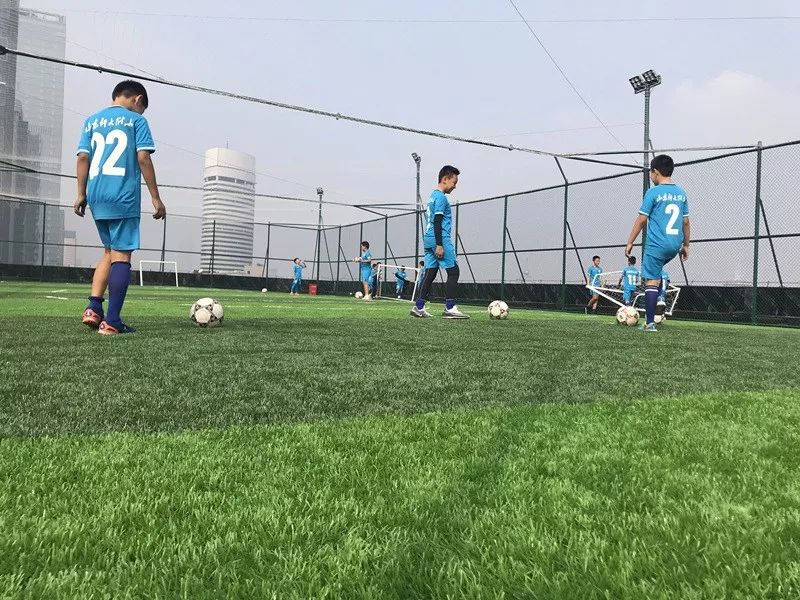 济南学校足球场开放,济南山大足球场
