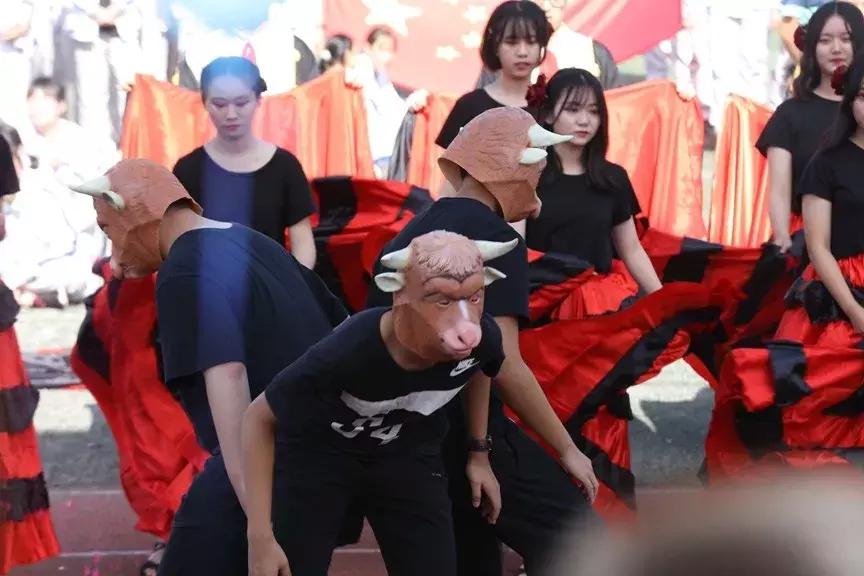 巧绘世界缩影，畅舞运动激情，科中第十届体育文化节盛大开幕