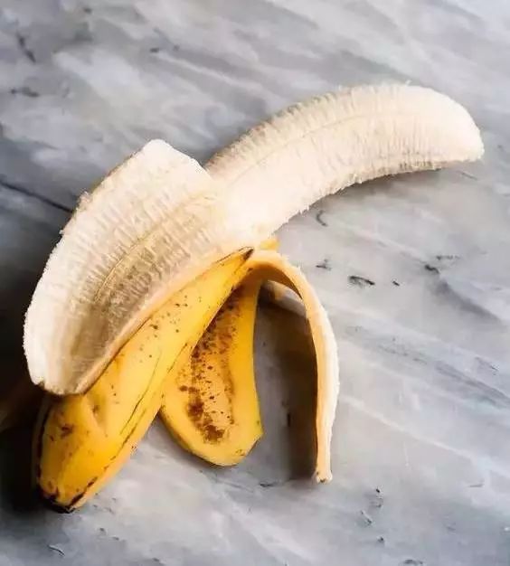 沙发脏了不用愁,沙发太脏了用什么洗最干净