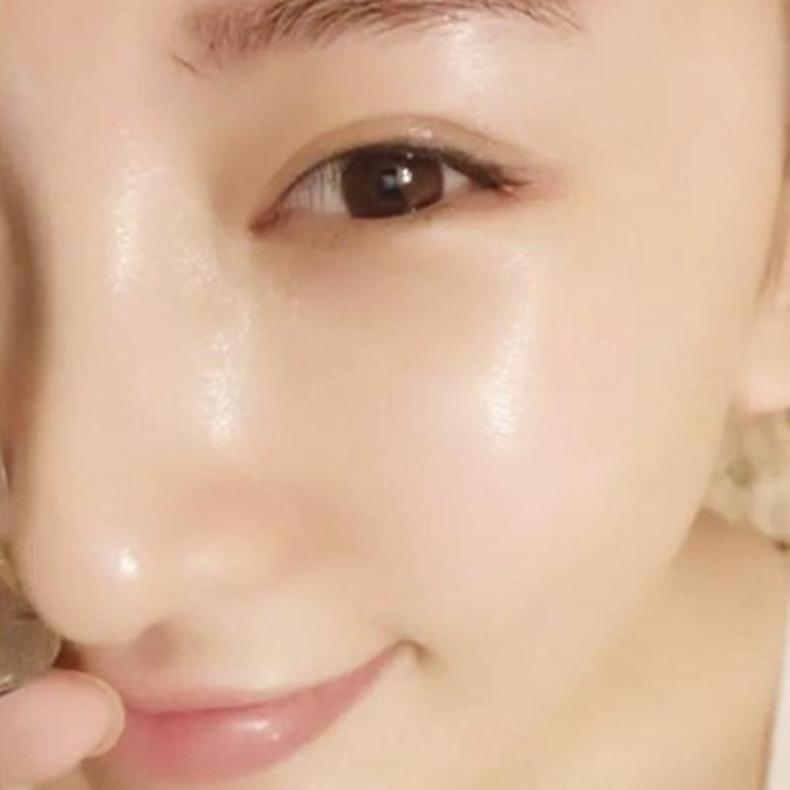 每天晚上涂一次皮肤年轻得太快了,睡觉前涂的精华一个月皮肤变好