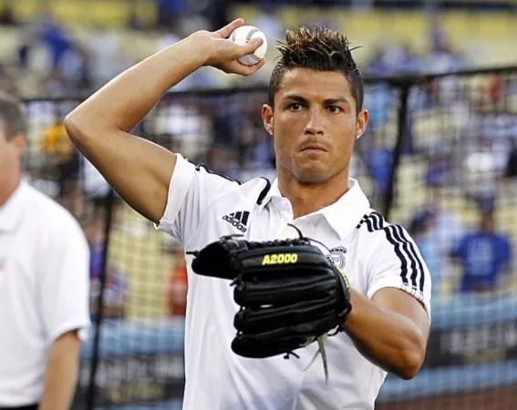 王源大背头班小松,王源美职棒球赛开球完整版