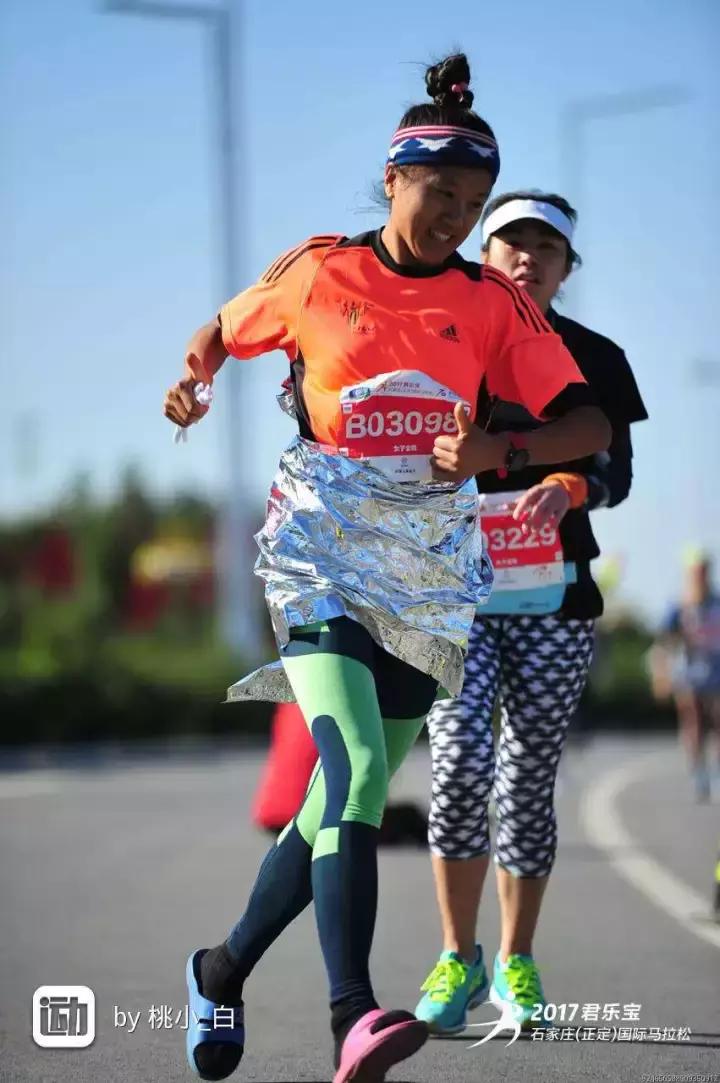 穿拖鞋跑马拉松,马拉松穿拖鞋