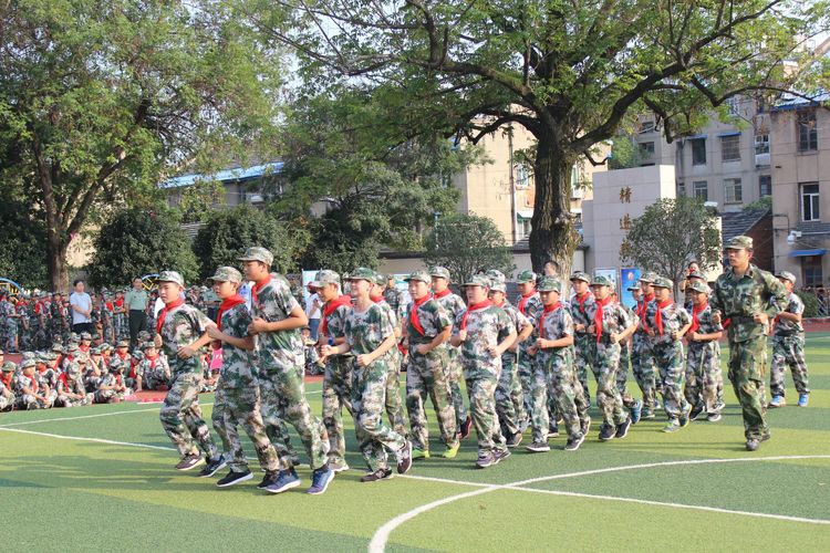 立德强身爱我中华蚌三小少年军校意志磨练月汇报考核圆满落幕