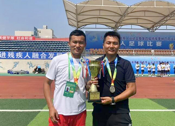 南充金诚足球俱乐部主教练金昌根带队参赛，助力南充队突破