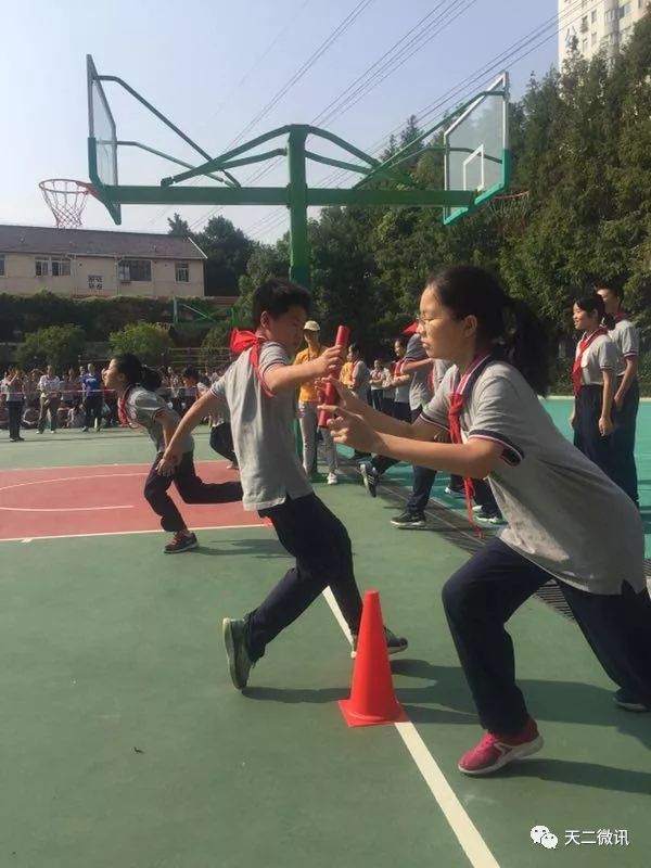 扬体育精神展青春风采课件,扬体育精神展青春风采班会