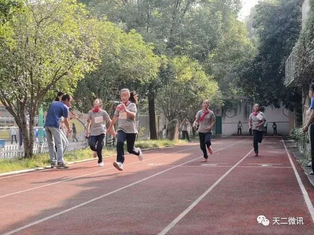 扬体育精神展青春风采课件,扬体育精神展青春风采班会