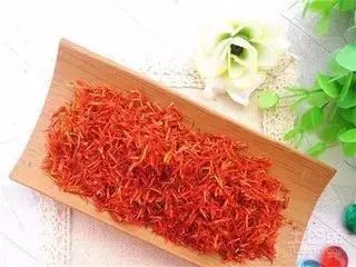 热水泡脚加点它3天逼出体内湿气,除湿热最好的泡脚方法一天泡几次