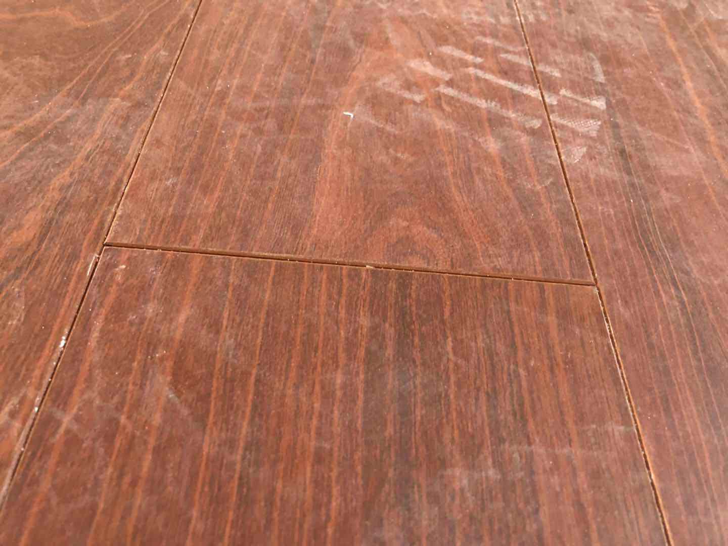 家里的木地板总是翘起，该怎么办？我来教你！