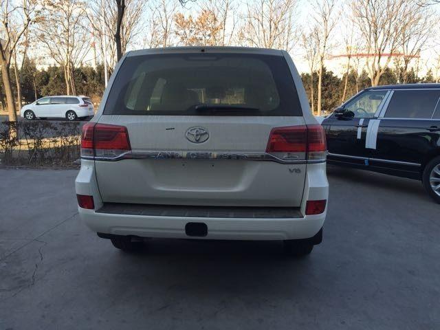 小伙花20万买老丰田,2020年兰德酷路泽五座丐版