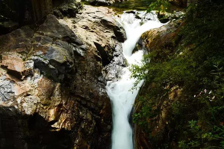 西安出发秦岭最美秋景自驾环线游,西安出发一小时深藏秦岭山水秘境