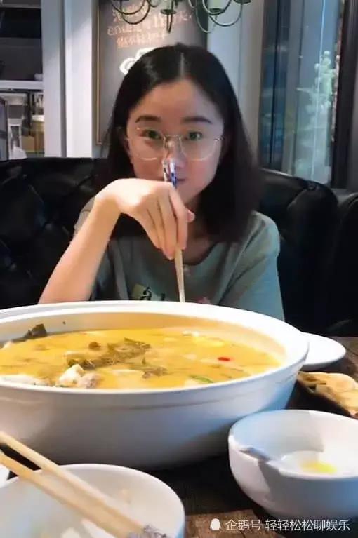 “小萝莉”网恋奔现,见面却遭到男友嫌弃网友:知足吧