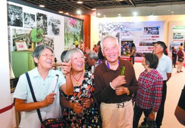 江苏改革开放四十周年图片展,江苏改革开放四十周年短片