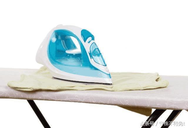 雨衣雨伞坏了怎么修补,雨伞坏了不要急一招教你避免尴尬