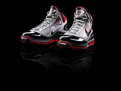 詹姆斯篮球鞋全系列简介,詹姆斯篮球鞋简版