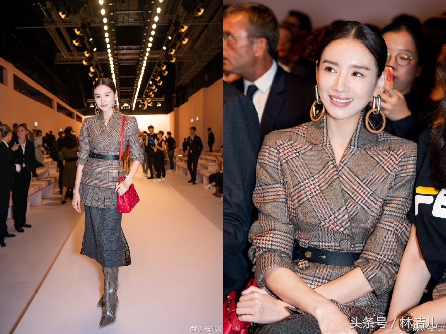 只穿一件t恤的视频,只穿一件t恤搭配