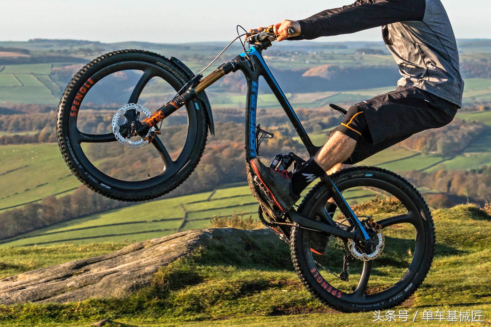 碳纤维轮组和碳辐条轮组,碳纤维轮组辐条张力不够会怎么样