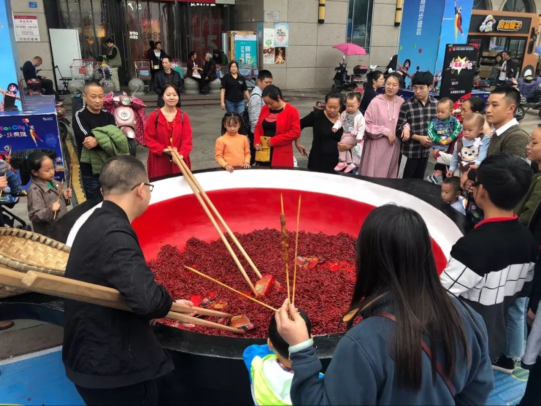 去外地旅游半路堵人,出去游玩堵在高速上怎么办