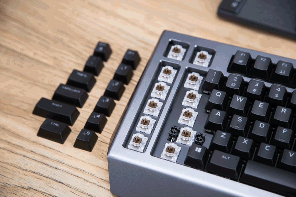 alienwarem18机械键盘和普通键盘,alienwarex15机械键盘