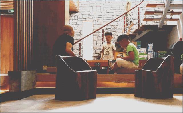 一位大叔改造农村自建房,40多岁大叔改造海景房