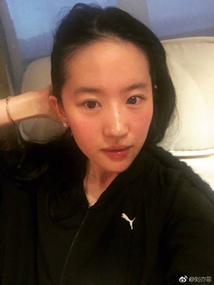 女星自拍私密照，拼一拼，你还能看的出吗/说出你最喜欢的哪位？