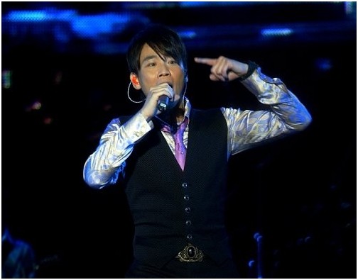 分析歌手唱歌技巧和发声方法,歌手唱歌换气的正确方法和技巧