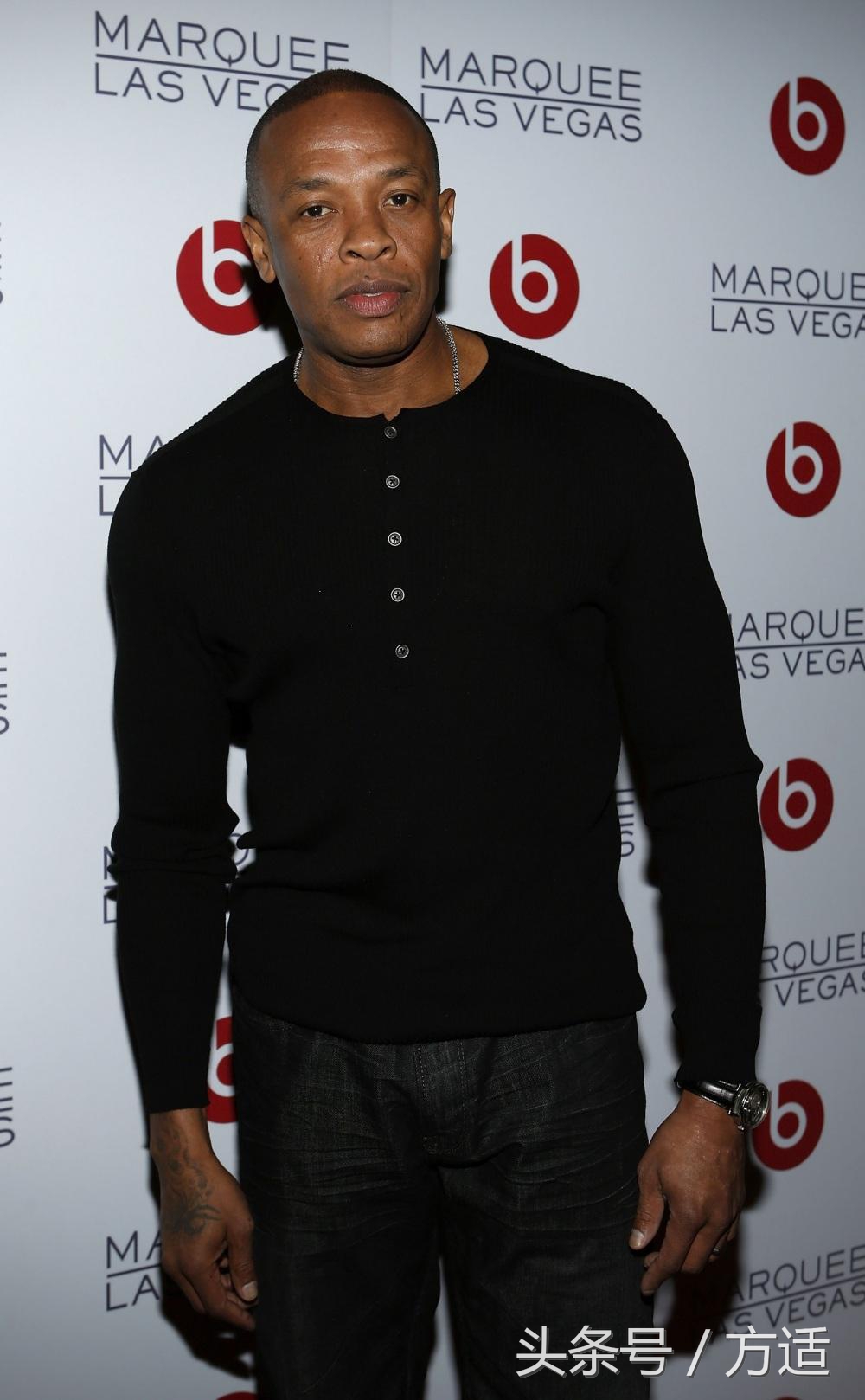 他是Eminem的伯乐、西海岸说唱传奇、苹果收购过的最大品牌缔造者