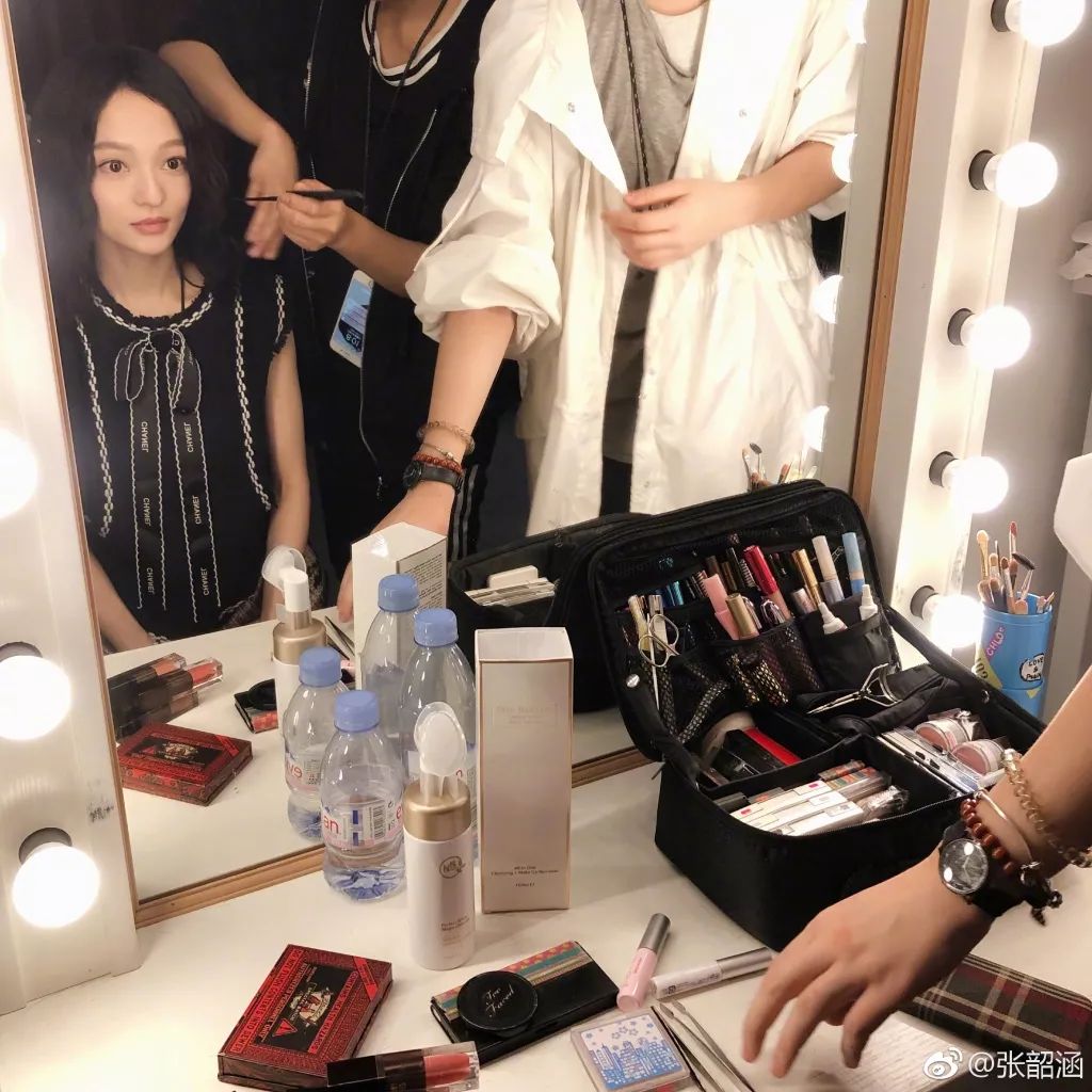 假期出行只有你晒黑了？刘雯、张馨予、林允给你皮肤急救方案