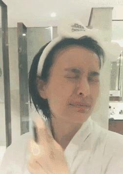 假期出行只有你晒黑了？刘雯、张馨予、林允给你皮肤急救方案