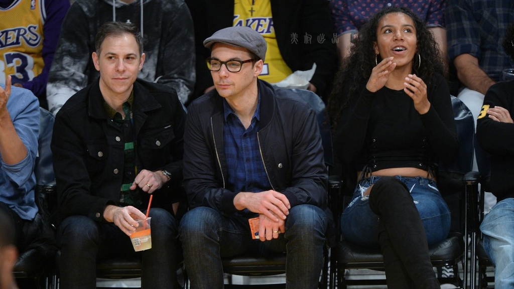 谢尔顿吉姆帕森斯会打篮球吗,生活大爆炸谢尔顿扮演者