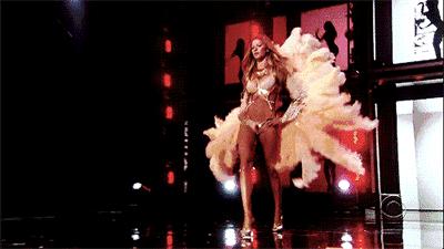 吉赛尔·邦辰光鲜背后辛酸：不自信去隆胸、想自杀、与老公险离婚