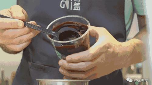 小混混来店里吃饭吃出头发,小混混来饭店吃饭找茬