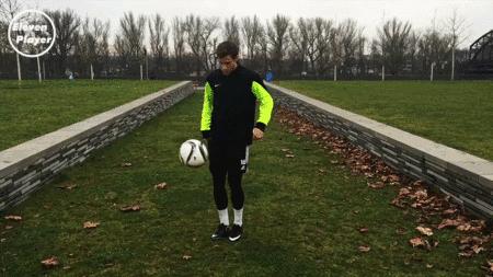 足球技巧花式起球小学生,足球后脚跟起球教学