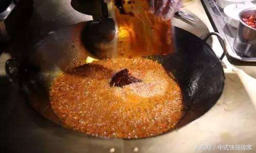 老厨师自制火锅底料,超详细火锅底料炒制教程